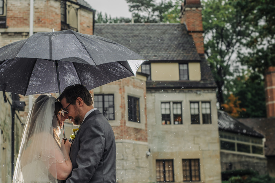 Wedding photos in the rain