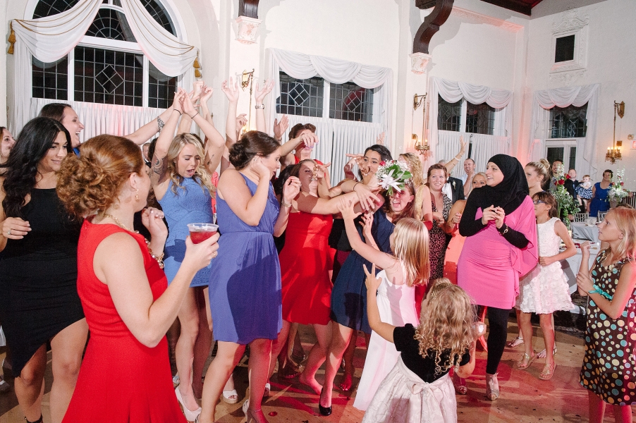 bouquet toss at cleveland wedding
