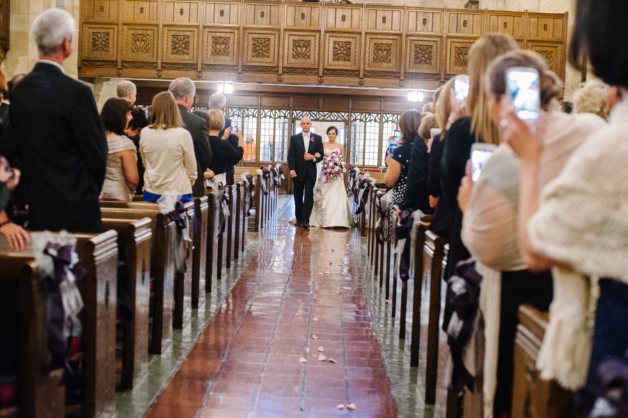 smartphones at weddings